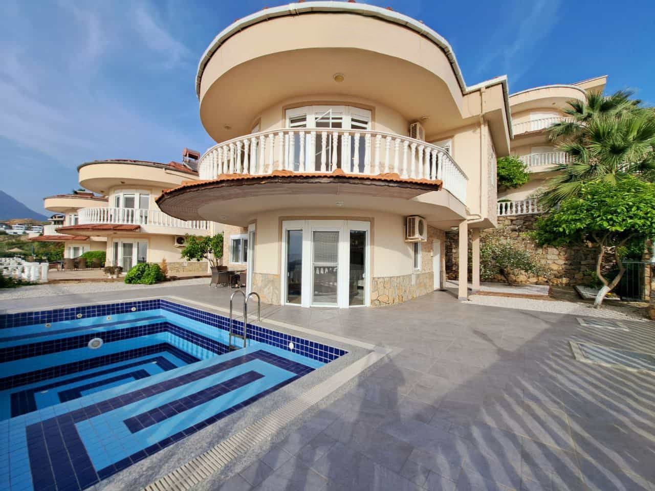 Villa à Alanya, Turquie, 200 m² - image 1