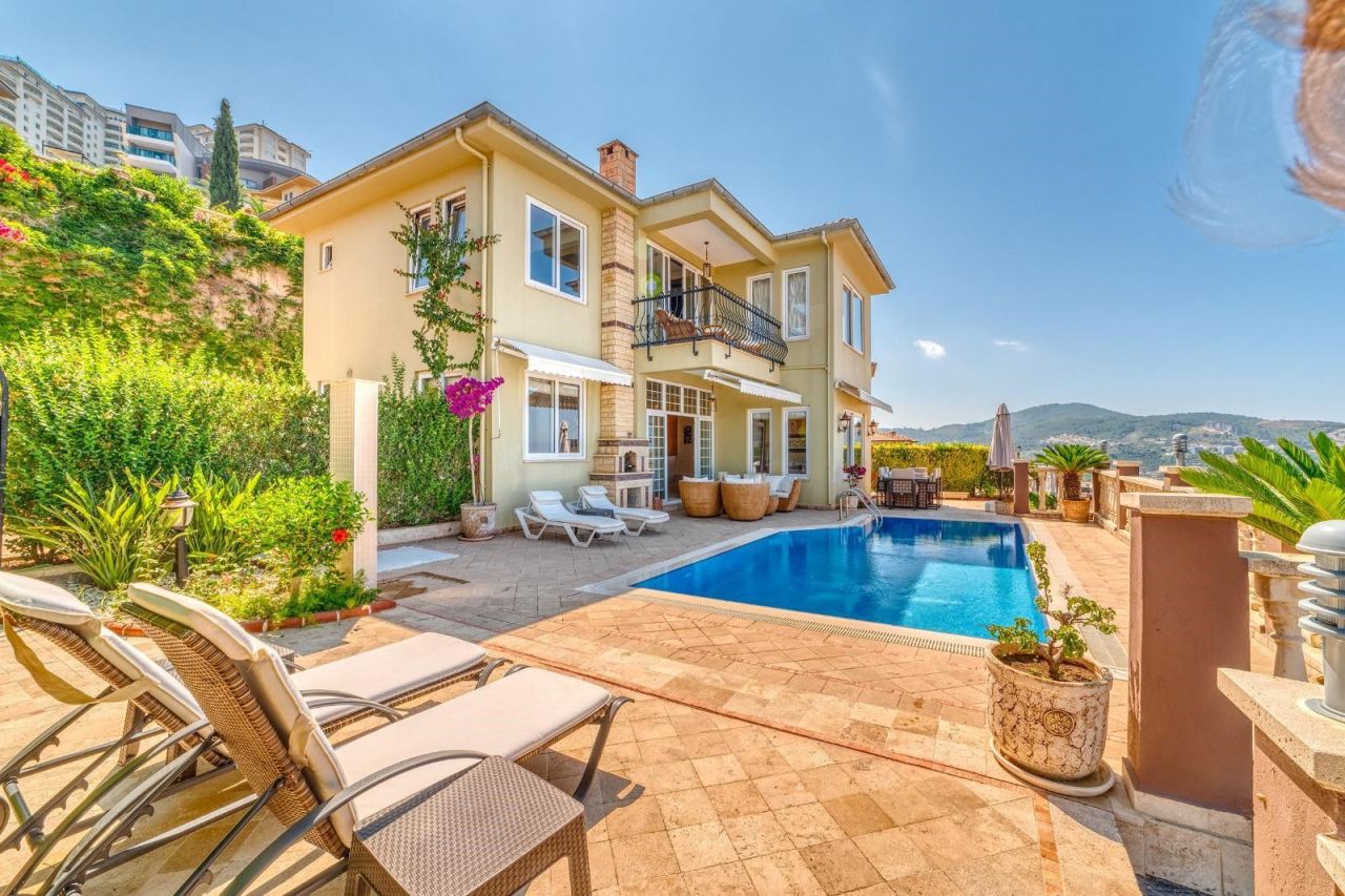 Villa à Alanya, Turquie, 200 m² - image 1