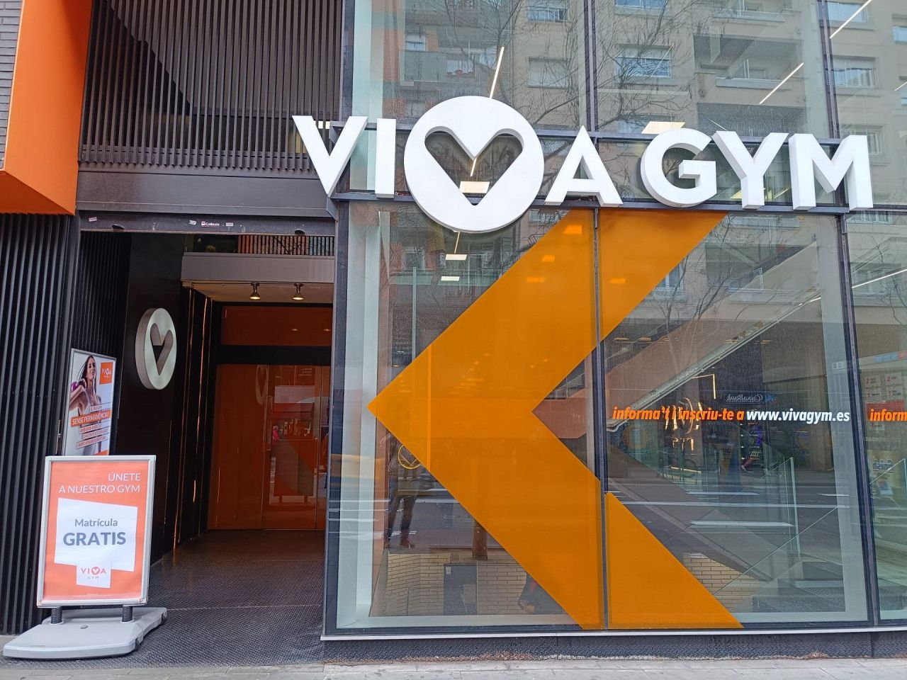 Propiedad comercial en Barcelona, España, 1 474.32 m² - imagen 1