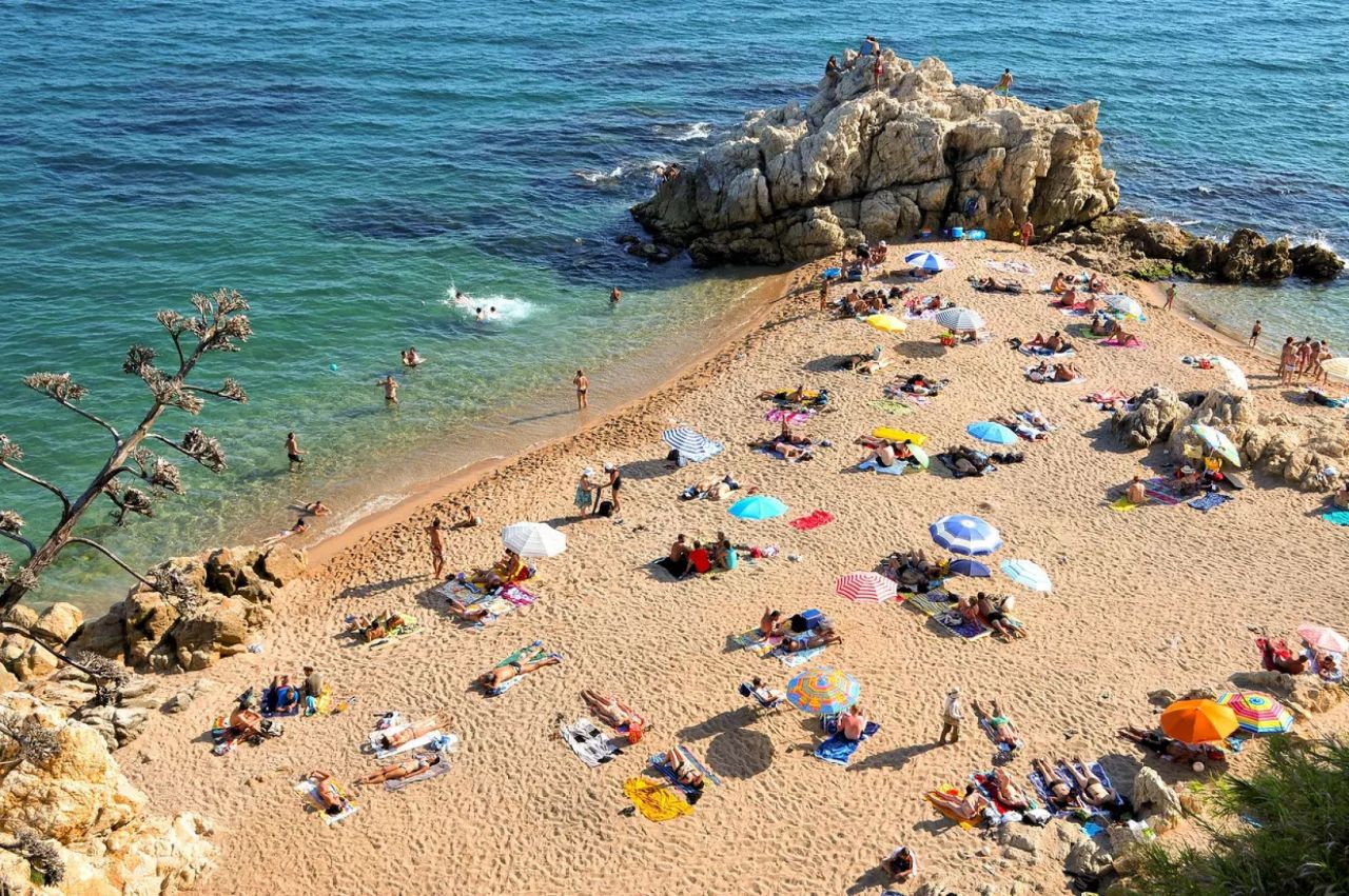 Gewerbeimmobilien in Sant Pol de Mar, Spanien, 23 976 m² - Foto 1