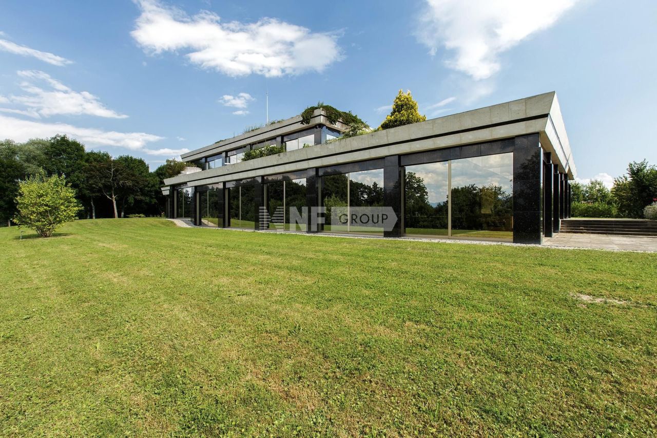 Villa in Freiburg, Schweiz, 1 100 m² - Foto 1