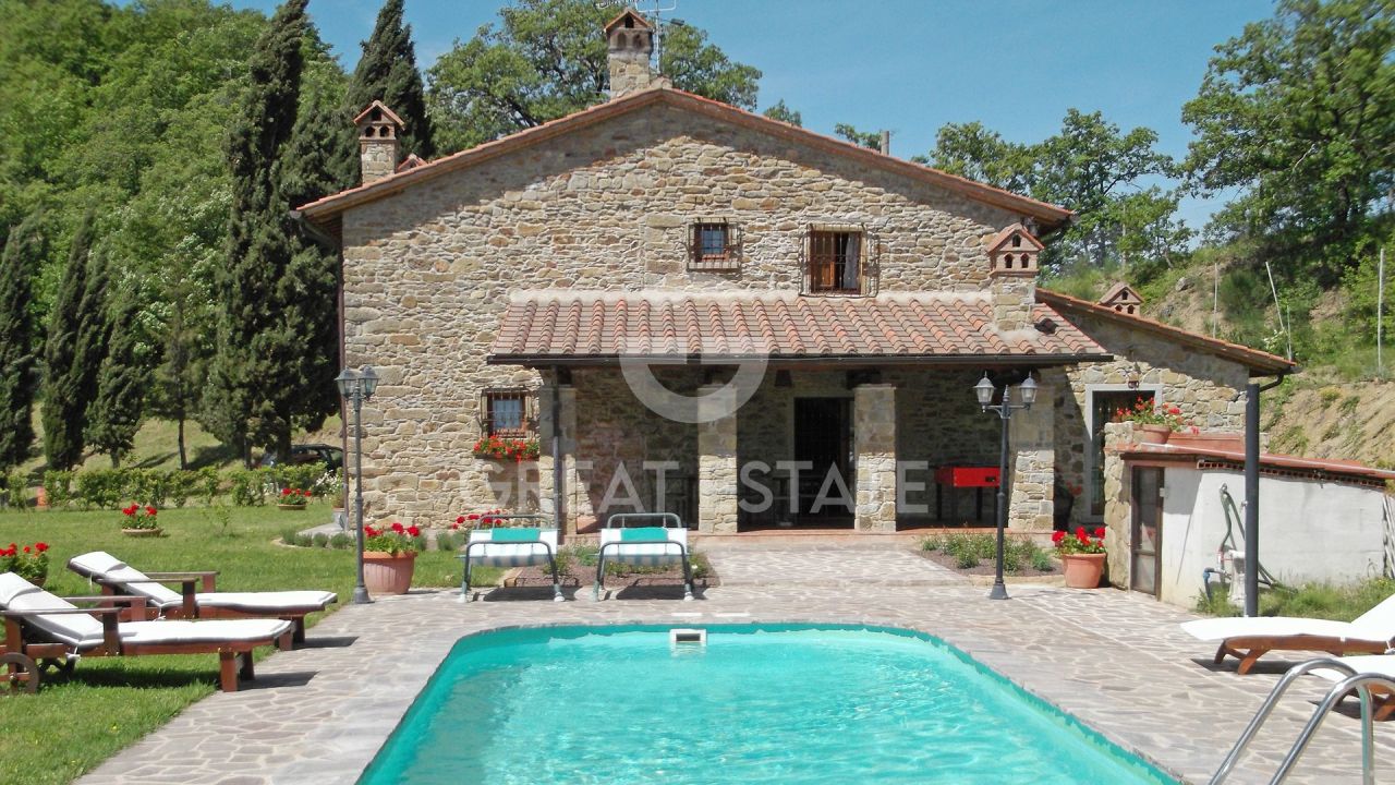 House in Arezzo, Italy, 307.55 m² - picture 1