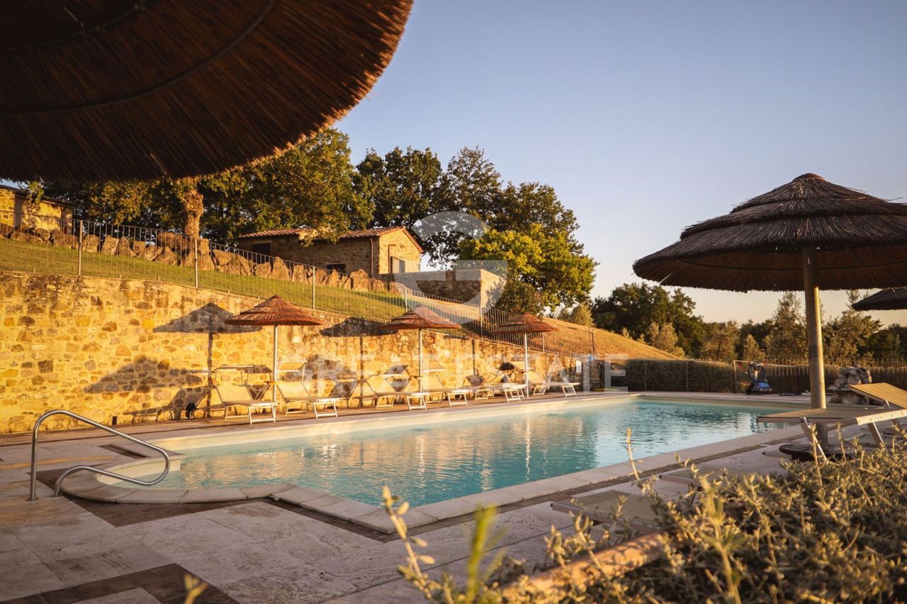 Casa Semproniano, Italia, 392.8 m² - imagen 1