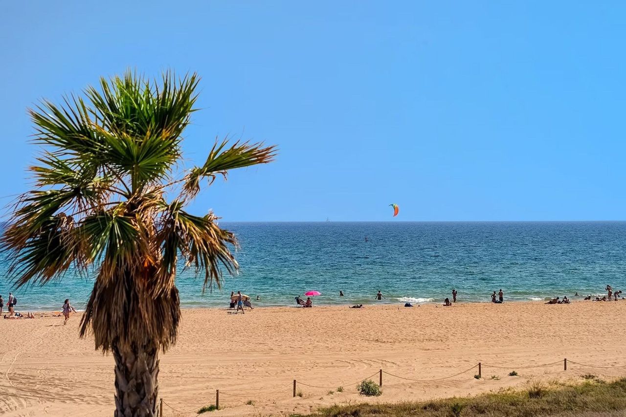 Hotel en Castelldefels, España, 2 376 m² - imagen 1