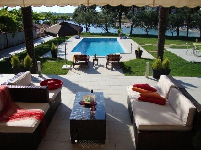 Villa à Pula, Croatie, 260 m² - image 1