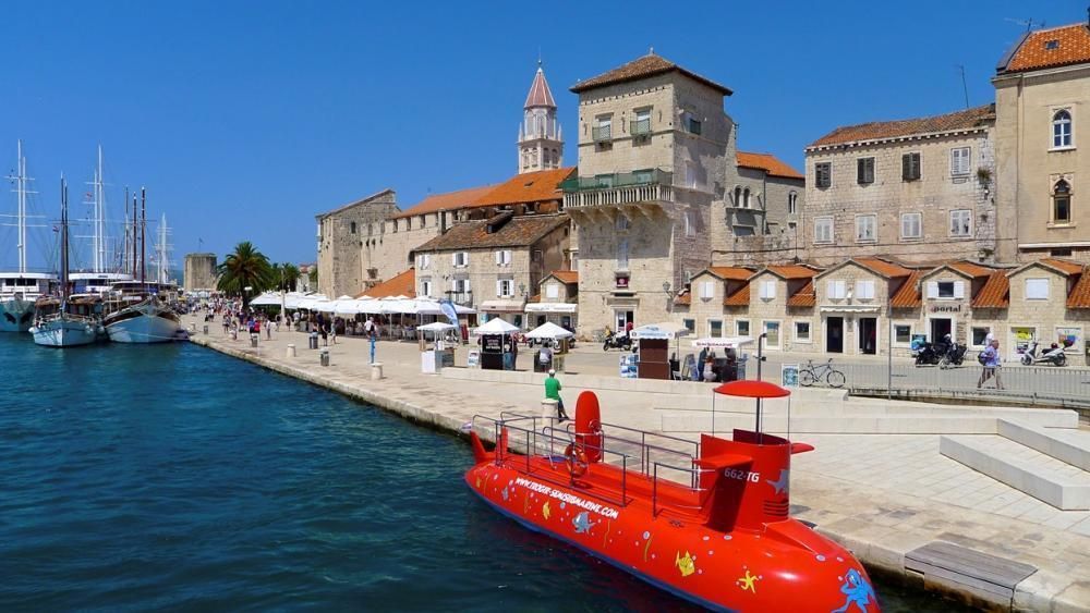 Hotel in Trogir, Croatia - picture 1