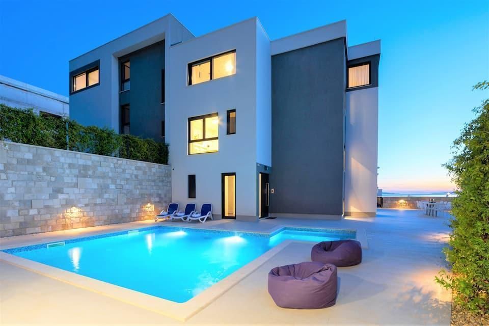 Villa Strozanac, Croatie, 385 m² - image 1