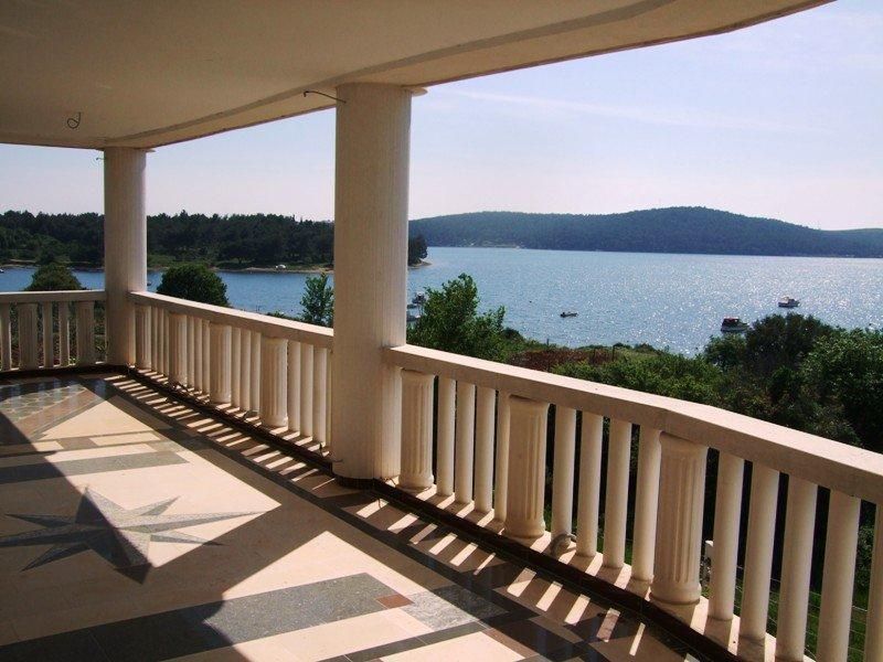 Villa à Méduline, Croatie, 690 m² - image 1