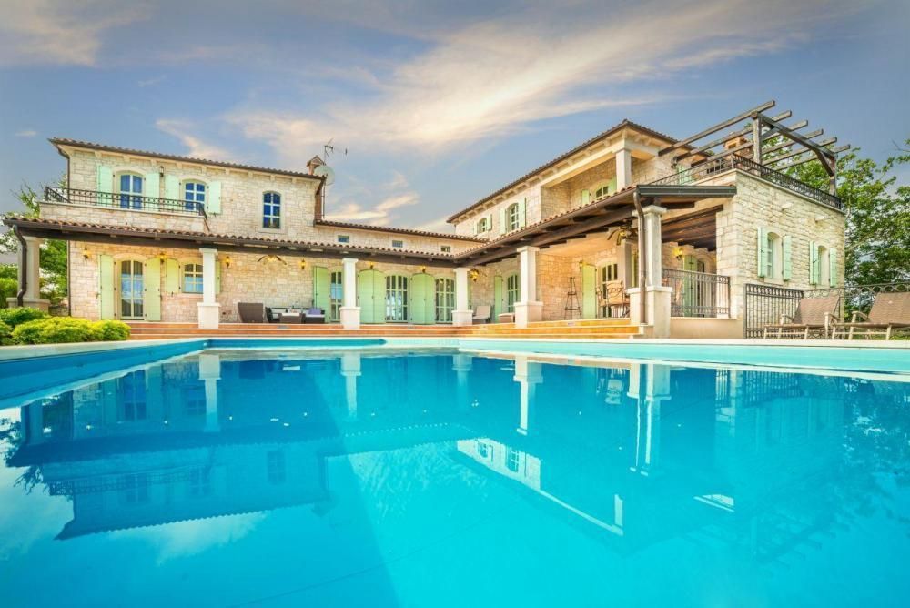 Villa en Visnjan, Croacia, 550 m² - imagen 1