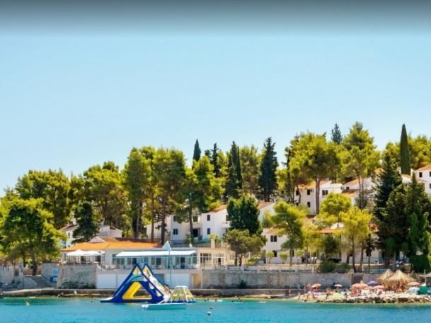 Hotel Lumbarda, Croatia, 1 090 m² - picture 1