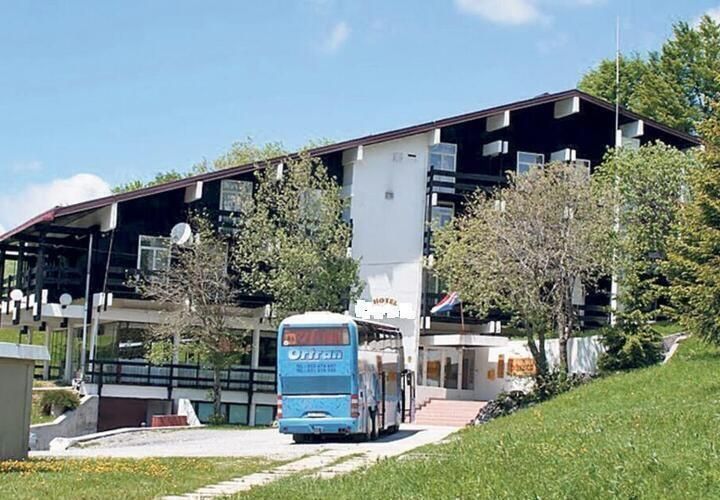 Hotel en Gorski Kotar, Croacia, 2 218 m² - imagen 1