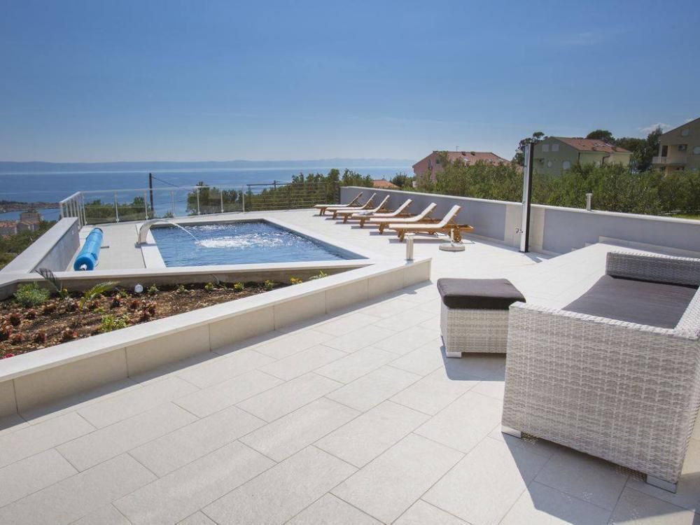 Villa à Makarska, Croatie, 240 m² - image 1