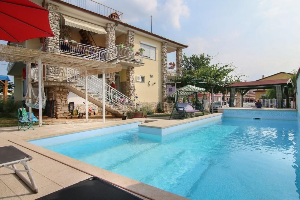 Hôtel à Fažana, Croatie, 220 m² - image 1