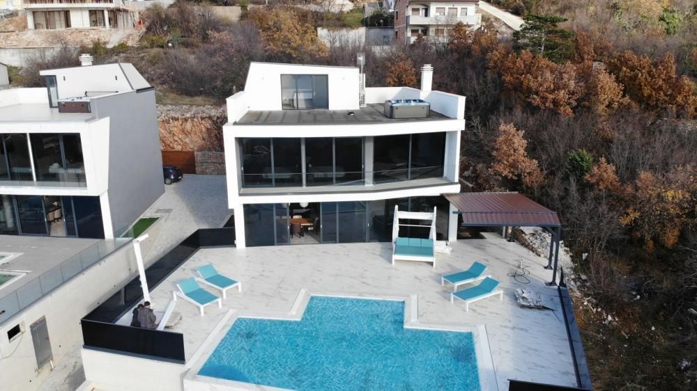 Villa à Crikvenica, Croatie, 260 m² - image 1