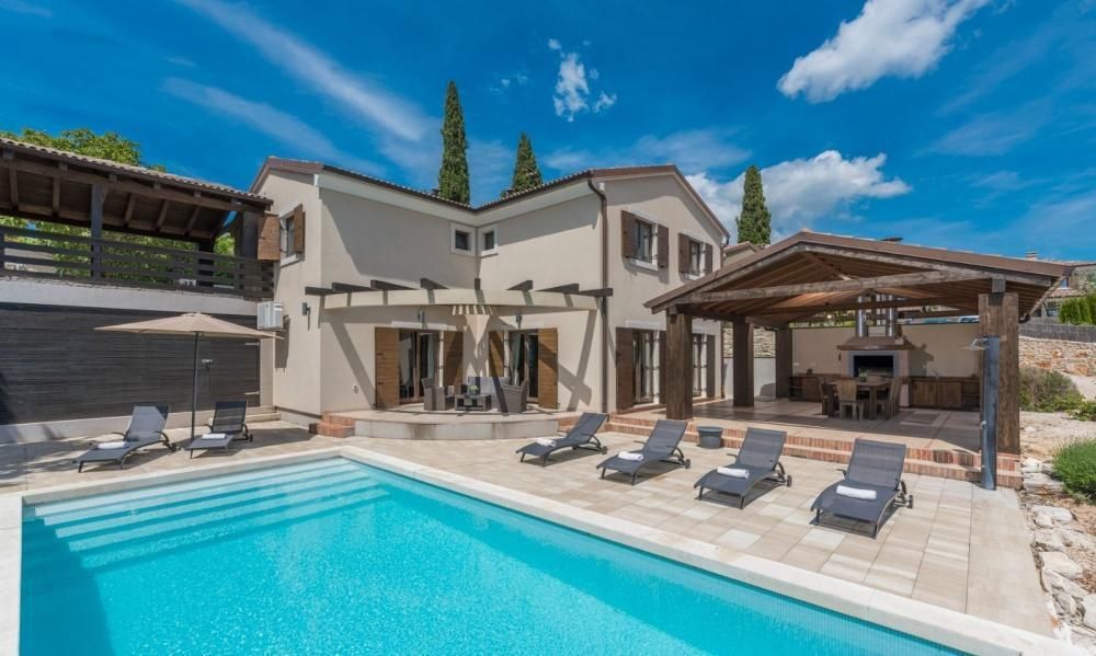 Villa à Svetvincenat, Croatie, 1 447 m² - image 1
