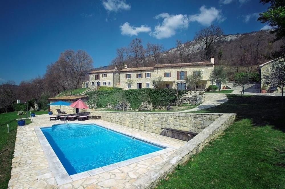 Villa Dolenja Vas, Lupoglav, Croacia, 380 m² - imagen 1