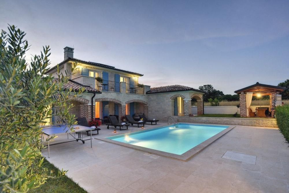 Villa in Medulin, Croatia, 440 m² - picture 1