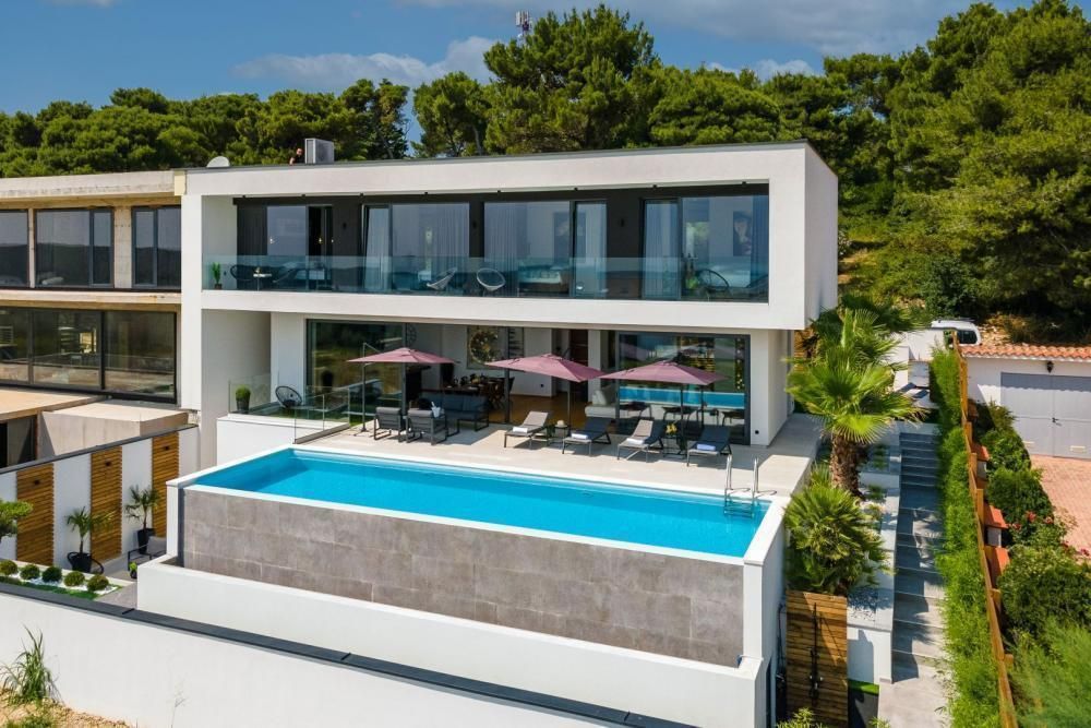 Villa in Medulin, Croatia, 400 m² - picture 1
