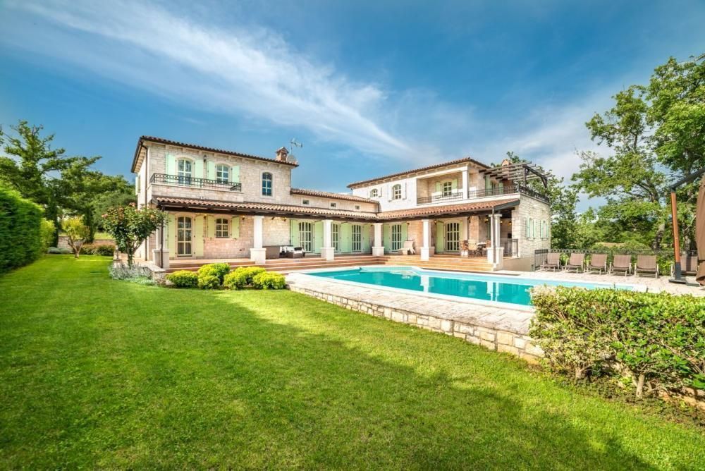 Villa Višnjan, Croatia, 585 m² - picture 1