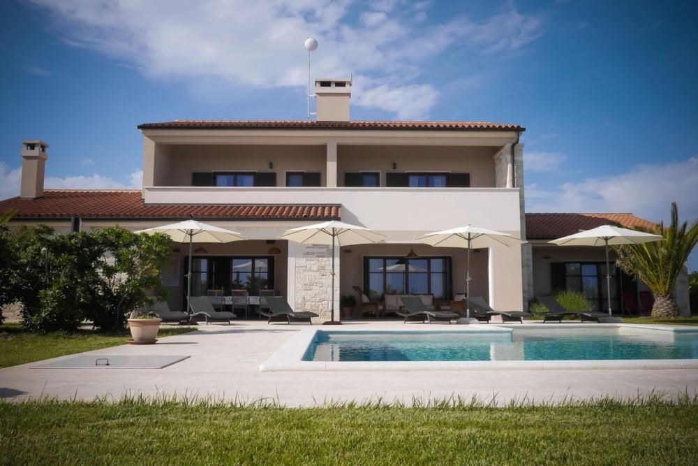 Villa à Svetvincenat, Croatie, 400 m² - image 1