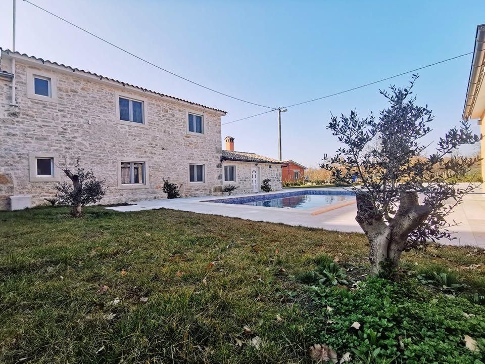 Villa Višnjan, Croatia, 220 m² - picture 1
