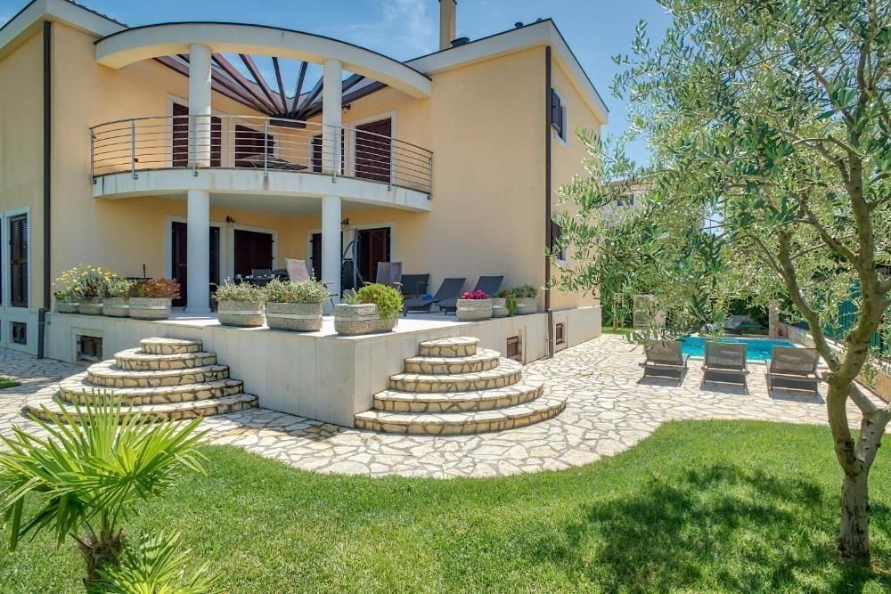 Villa in Medulin, Kroatien, 350 m² - Foto 1
