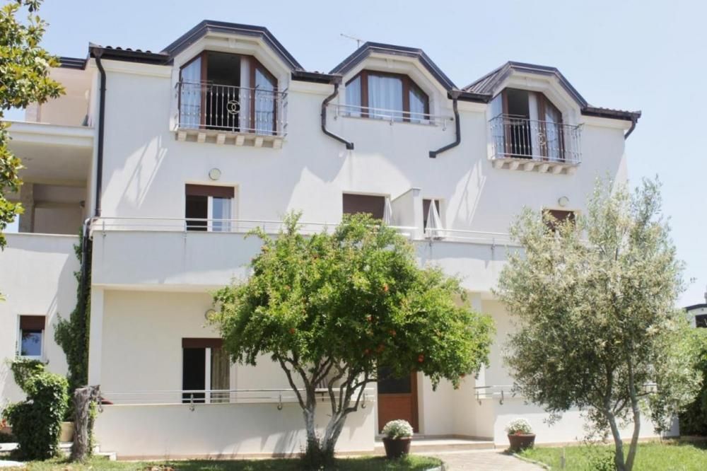 Hotel in Umag, Croatia, 521 m² - picture 1