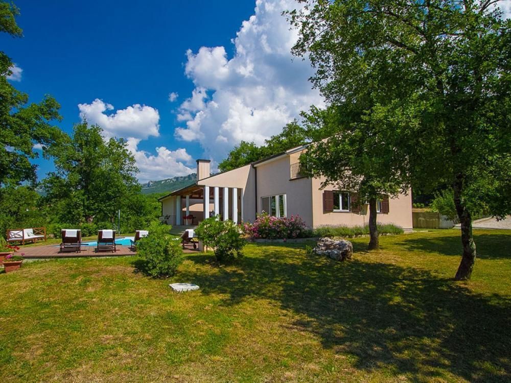 Villa in Buzet, Croatia, 285 m² - picture 1