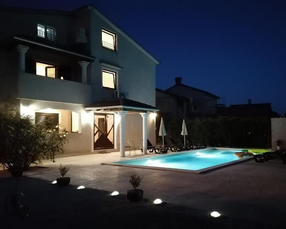 Villa in Poreč, Kroatien, 320 m² - Foto 1