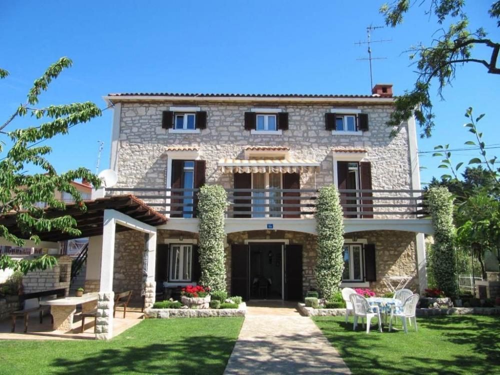 Villa in Umag, Croatia, 243 m² - picture 1