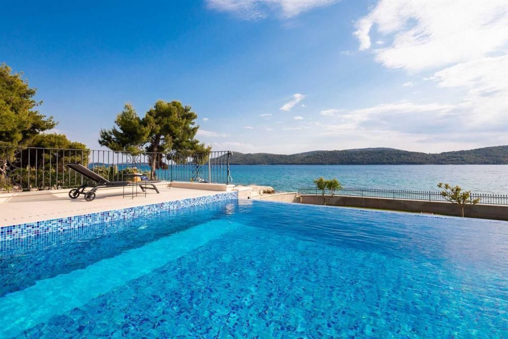 Villa Sibenik, Croatia, 1 006 m² - picture 1