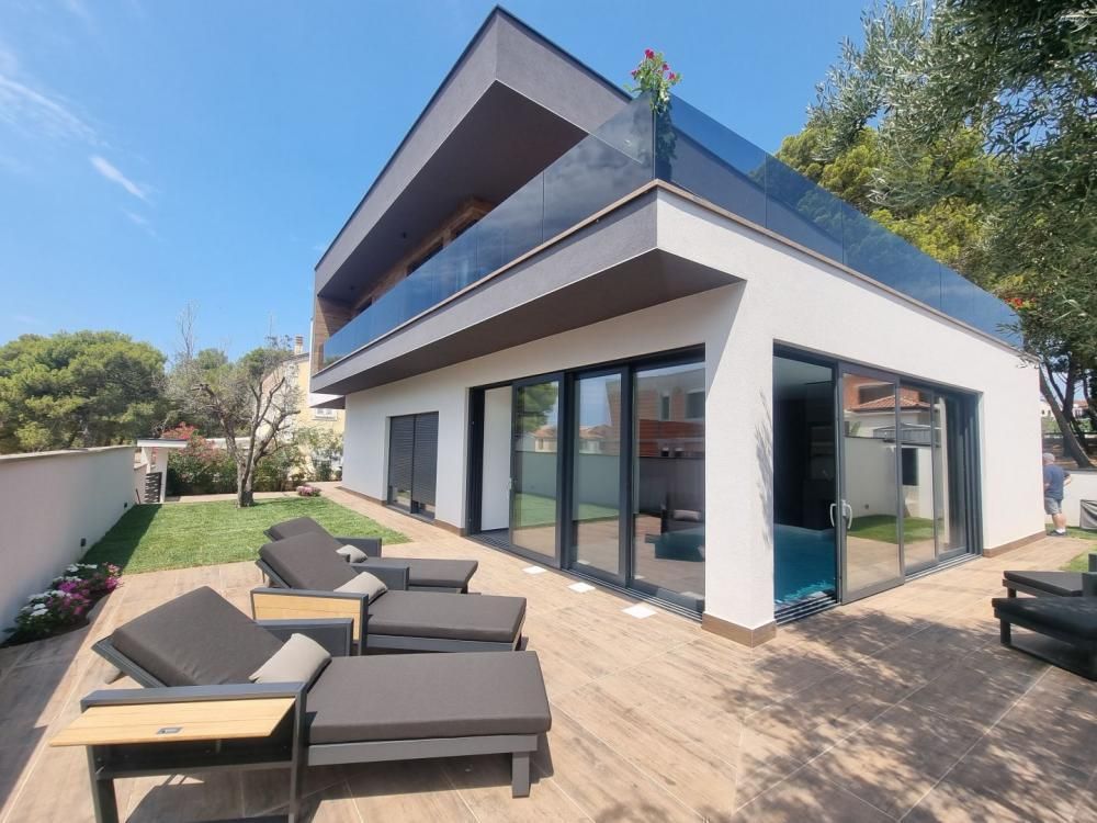 Villa à Fažana, Croatie, 280 m² - image 1