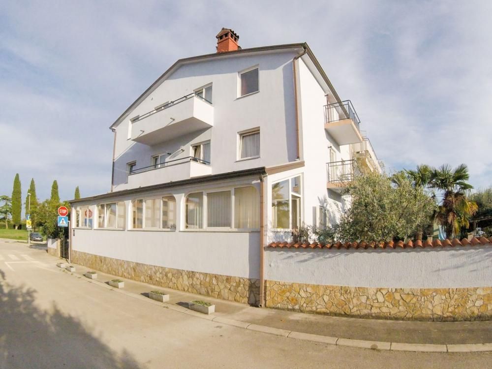 Hôtel à Fažana, Croatie, 430 m² - image 1