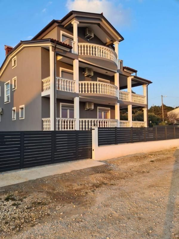 Hôtel à Méduline, Croatie, 225 m² - image 1
