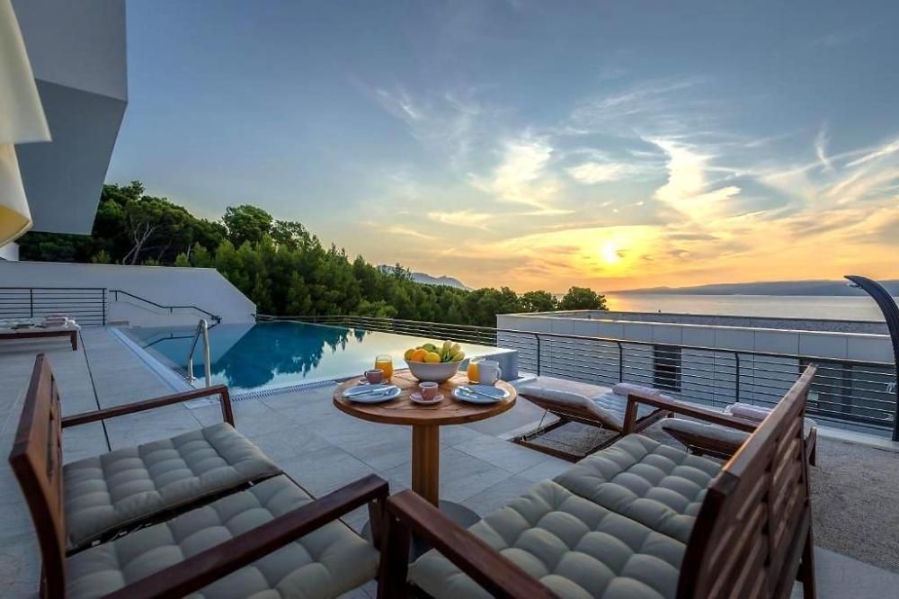 Villa in Baska Voda, Croatia, 400 m² - picture 1