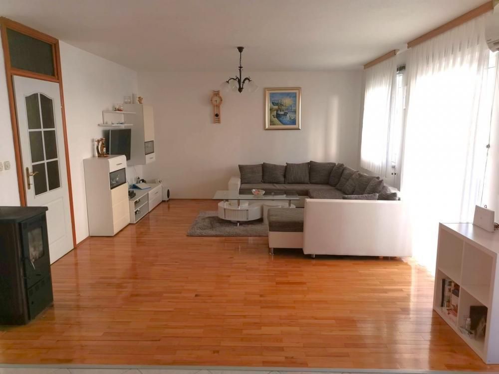 Hôtel à Fažana, Croatie, 315 m² - image 1