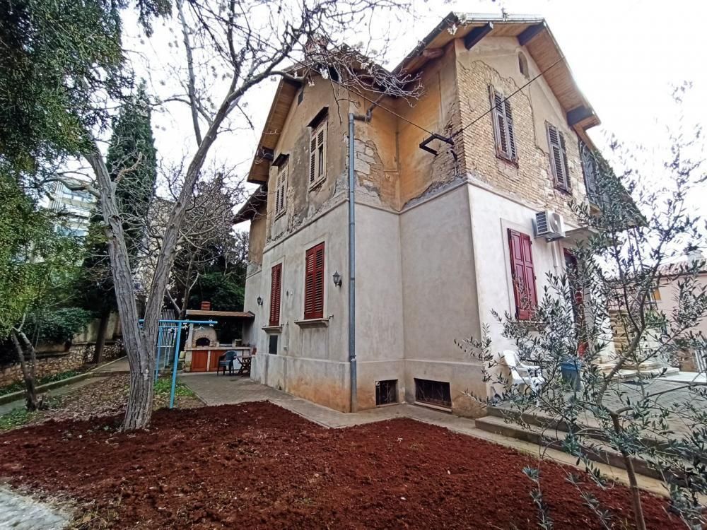 Villa en Pula, Croacia, 310 m² - imagen 1