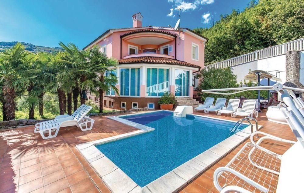 Villa in Opatija, Croatia, 489 m² - picture 1