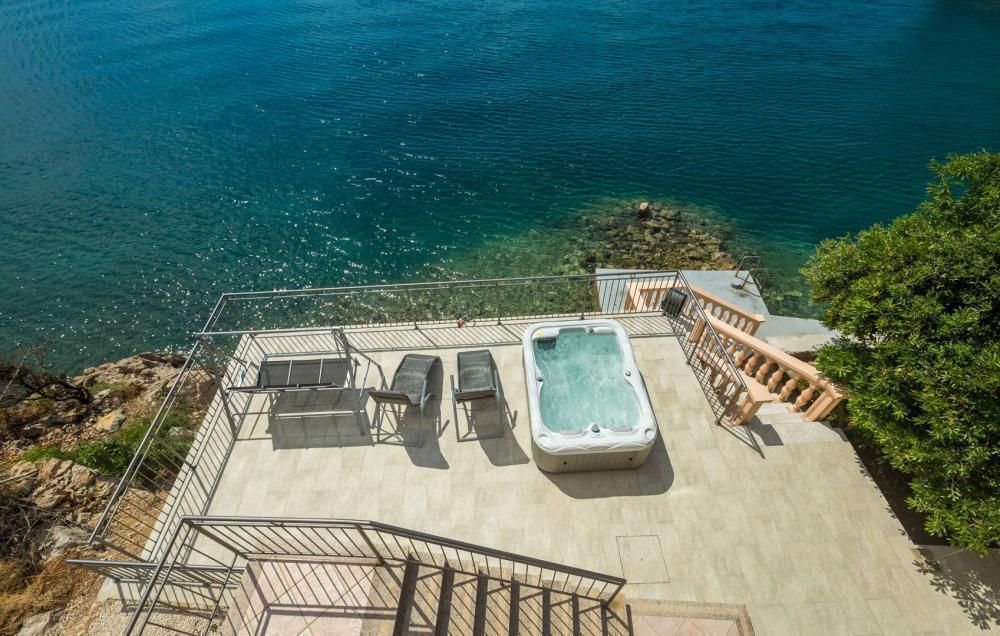 Villa à Karlobag, Croatie, 196 m² - image 1