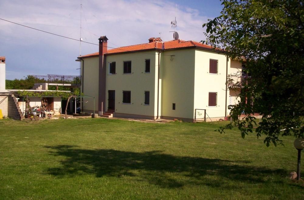 Villa à Brtonigla, Croatie, 330 m² - image 1