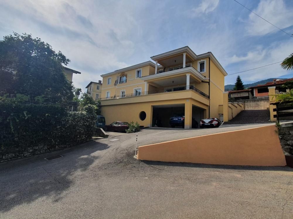 Villa en Lovran, Croacia, 600 m² - imagen 1