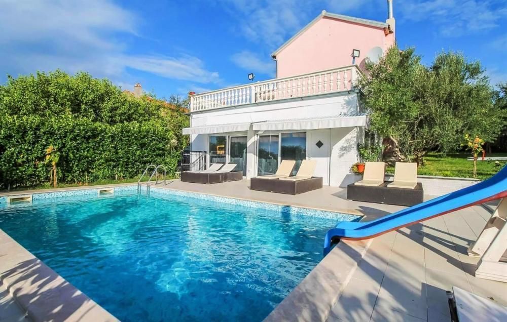 Villa à Brtonigla, Croatie, 220 m² - image 1