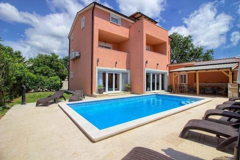 Villa in Medulin, Croatia, 360 m² - picture 1