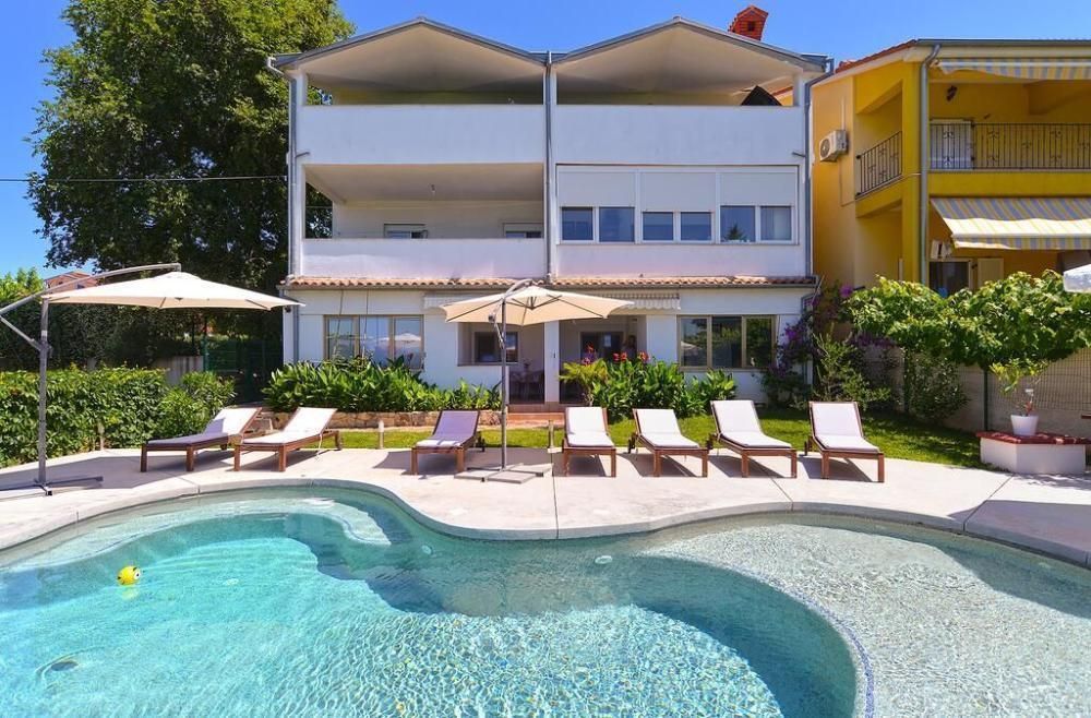 Hôtel à Fažana, Croatie, 460 m² - image 1