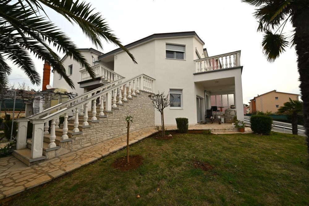 Hotel in Medulin, Croatia, 750 m² - picture 1
