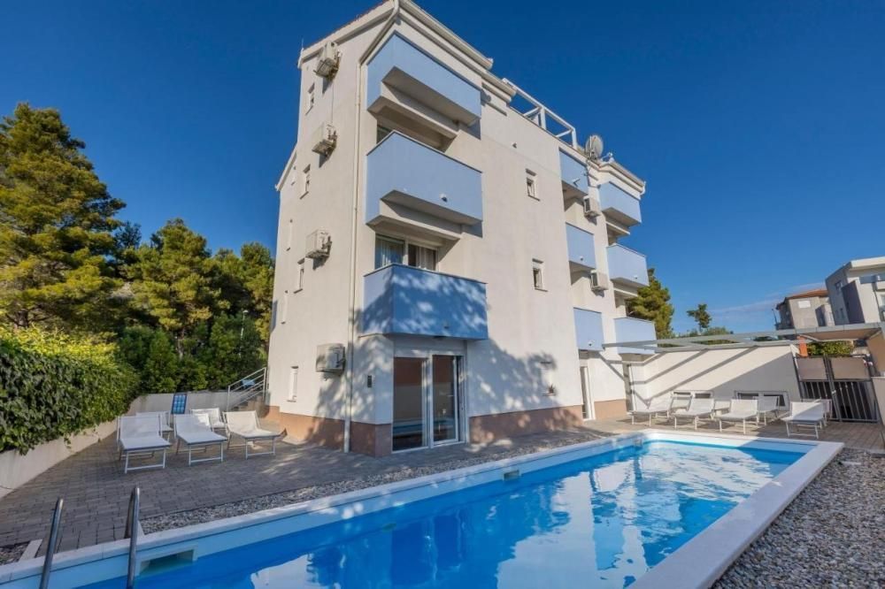 Hotel en Podstrana, Croacia, 468 m² - imagen 1