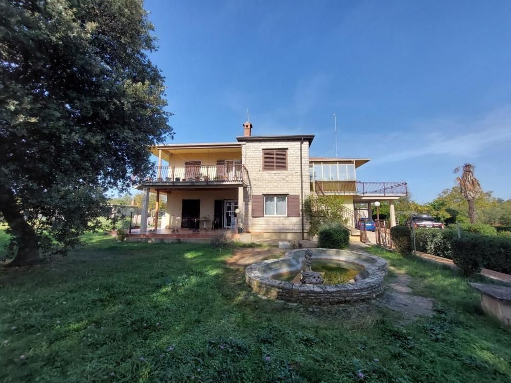 Villa en Brtonigla, Croacia, 330 m² - imagen 1