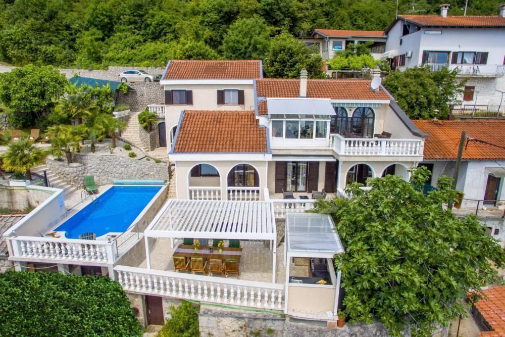 Villa Matulji, Croacia, 430 m² - imagen 1