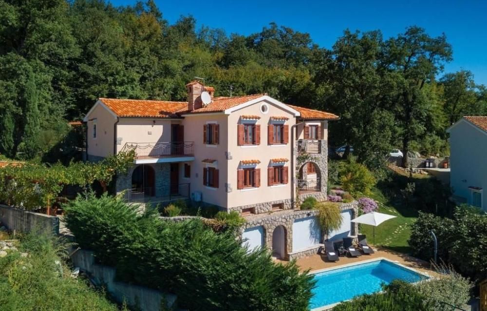 Villa in Opatija, Croatia, 290 m² - picture 1