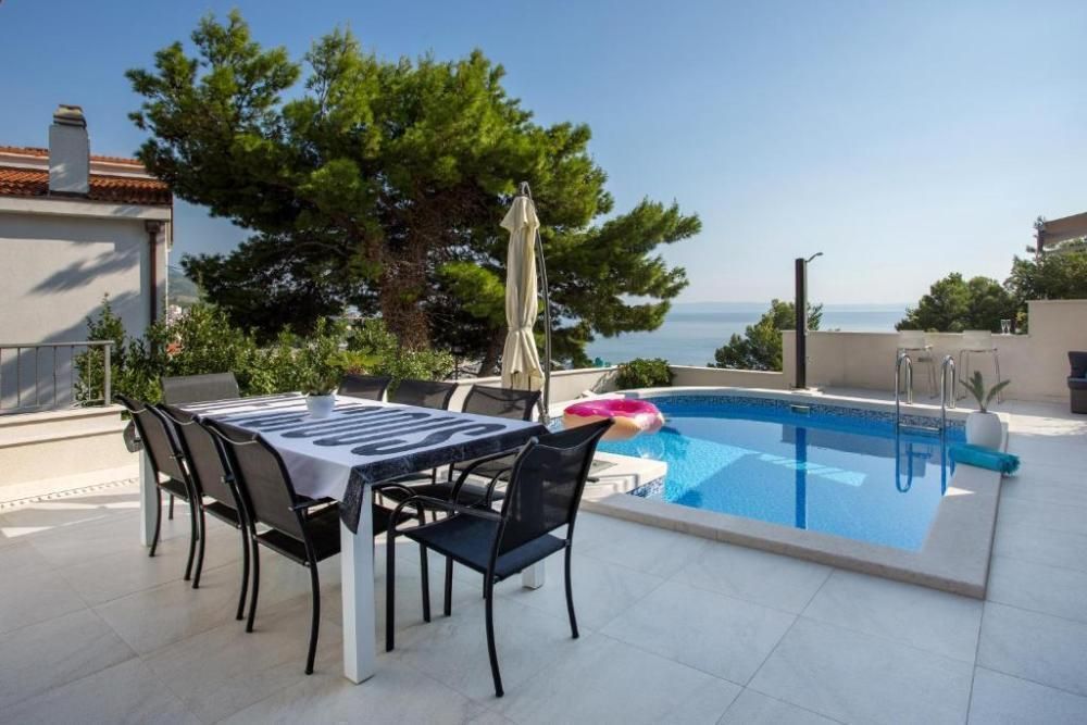 Villa en Baska Voda, Croacia, 225 m² - imagen 1